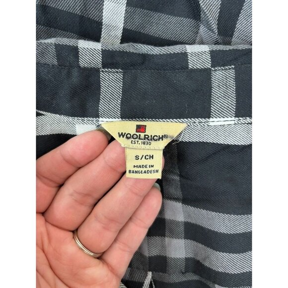 Woolrich women's small black plaid long roll tab sleeves button front shirt - Picture 6 of 7